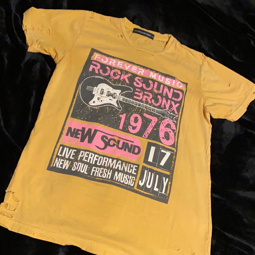 Vici Distressed Tee